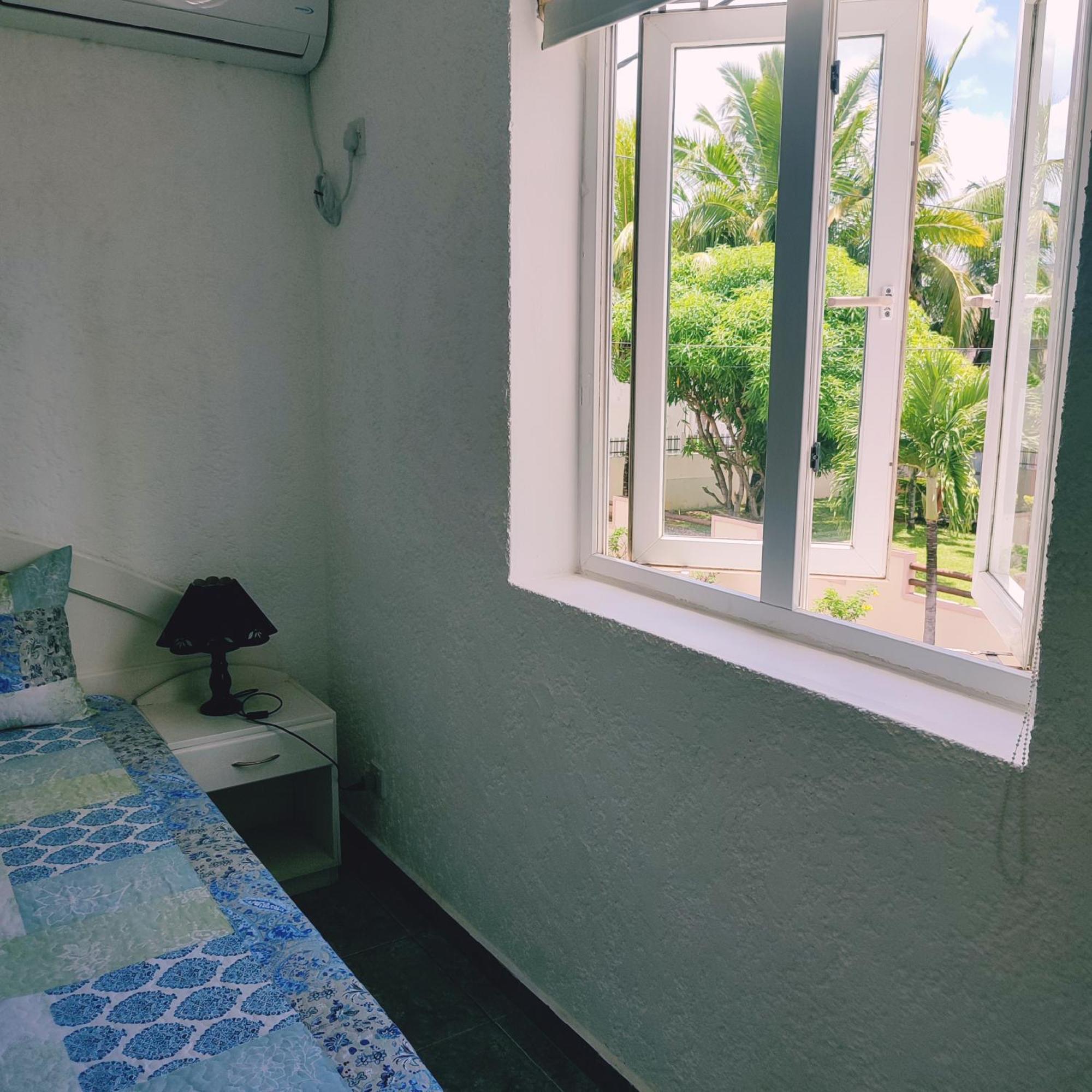 White Sand Cabana Flic en Flac Exterior photo